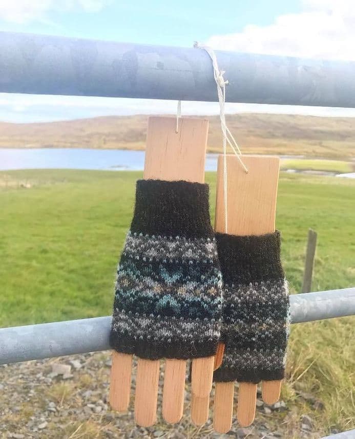 Beach Mitts  - Terri Malcolmson (Terri Laura)