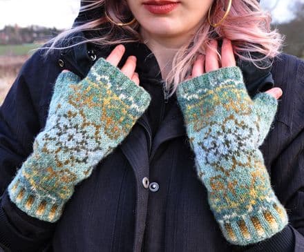 Helleborus Fingerless Mittens - Marion Schlenzka