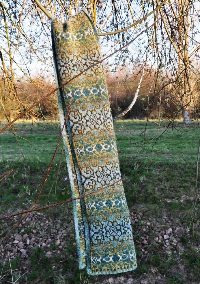 Helleborus Scarf - Marion Schlenzka