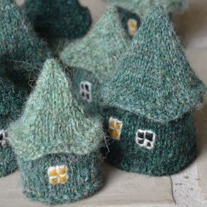 Little House by Tina Vejlø Andersen - Kastaniestrik