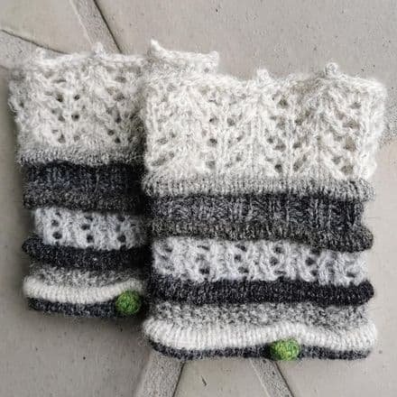 Princess on the Pea Wristwarmers by Tina Vejlø Andersen - Kastaniestrik