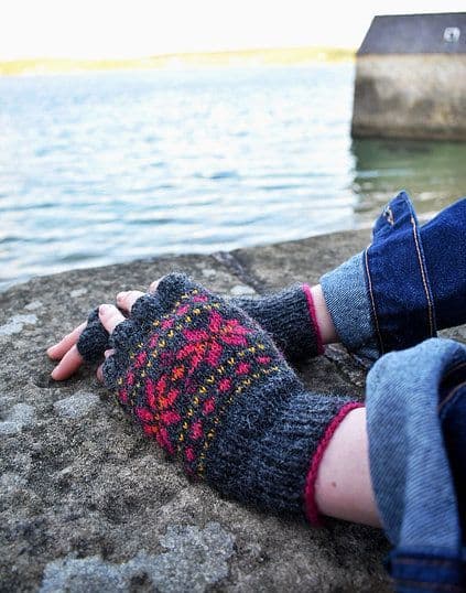 Starn Fingerless Gloves - Nicole Estelle Designs
