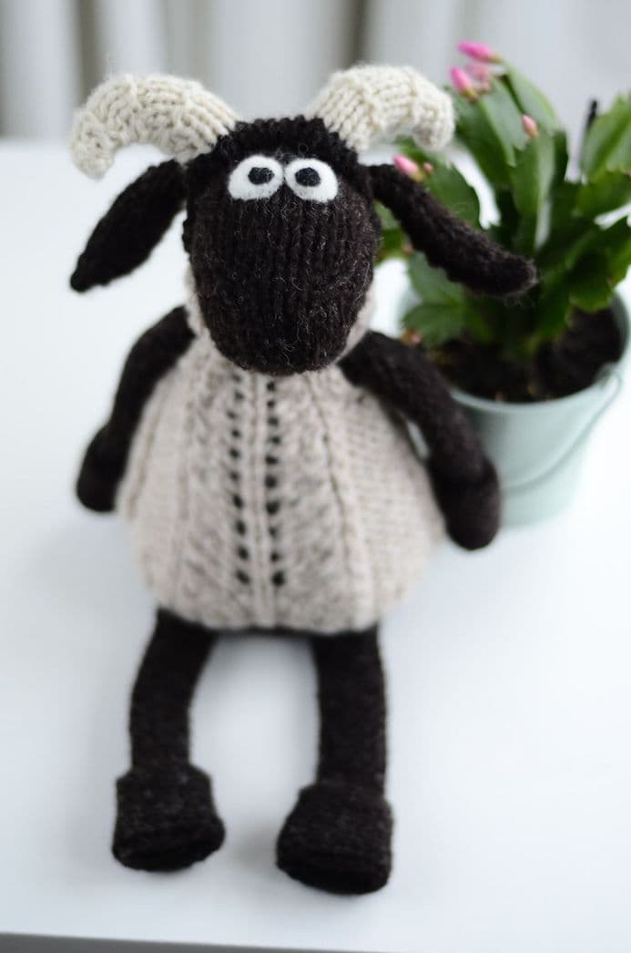 Wee Blackface Sheep (ver1) - Janice Anderson (knitted fun version of the Blackface Sheep Breed)