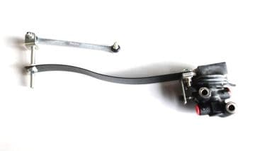 Mitsubishi Canter Fuso FB83B - 3.0TD - 4M42 - 3C15 - 3.5T (2005-2011) - Brake Load Sensing Valve