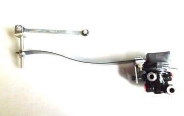 Mitsubishi Canter Fuso FE85D - 4.9TD - 4M50 - 7C18D (2005-2011) - Brake Load Sensing Valve