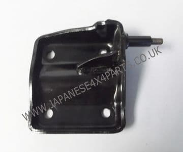 Mitsubishi L200 Pick Up 2.5DID - B40 - KB4T (12/2005-06/2016) - Rear Leaf Spring Hanger Plate