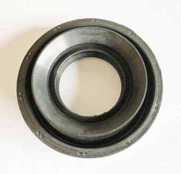 Nissan Navara D22 Pick Up 2.5TD / 2.5Di - 4WD (11/2001+) - Rear Differential Diff Pinion Oil Seal