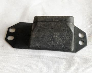 Nissan Navara D22 Pick Up 2.5TD / 2.5Di - 4WD (11/2001+) - Rear Leaf Spring Bump Stop (L/H or R/H)