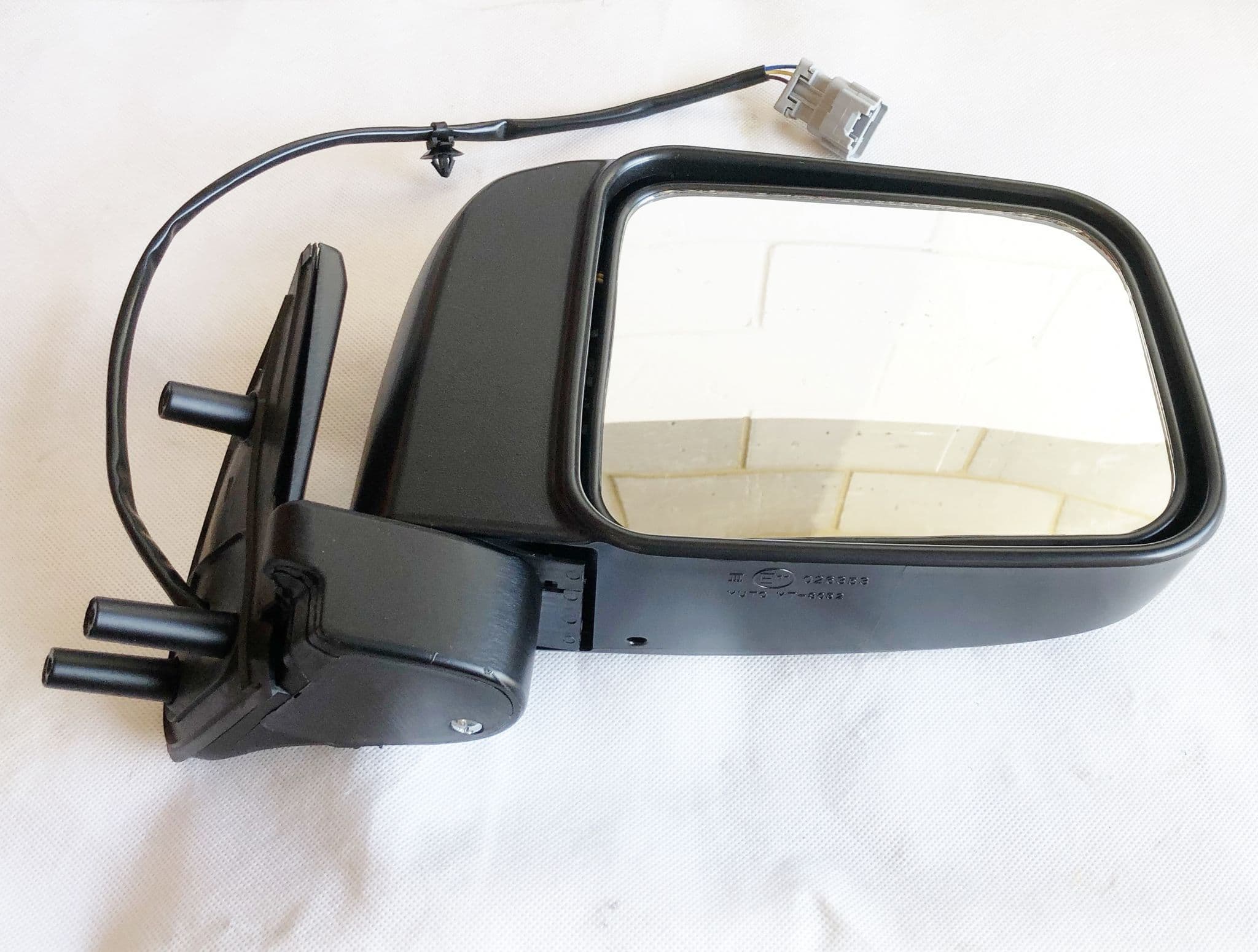ニッサン　D22フロンティア　ノーズブラ　USED Nissan Navara D22 Pick Up 3 0TD ZD30 1998 - Door Mirror Black