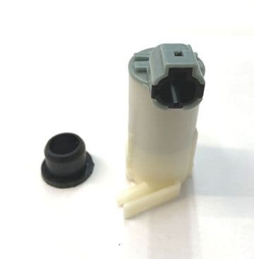 Nissan Patrol Y61 (GR) 3.0DTi - ZD30DDTi (02/2000+) - Front Windscreen Washer Bottle Pump