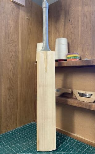 50% Off RRP! Grade 3 - Mid-Middle 2lb 8½oz Bat#1937 - Save £137.50!