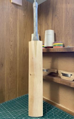 50% Off RRP! Grade 3 - Mid-Middle 2lb 9½oz Bat#1939 - Save £137.50!