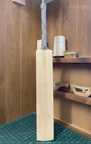 50% Off RRP! Grade 3 - Mid-Middle 2lb 9oz Bat#1933 - Save £137.50!