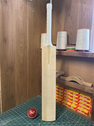 65% Off RRP! Grade 2 - SH -Sub Grade - Mid-Middle 2lb 10¾oz Bat#1598 - Save £210.00!