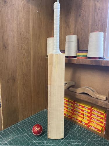 65% Off RRP! Grade 2 - SH -Sub Grade - Mid-Middle 2lb 9¾oz Bat#1389 - Save £210.00!