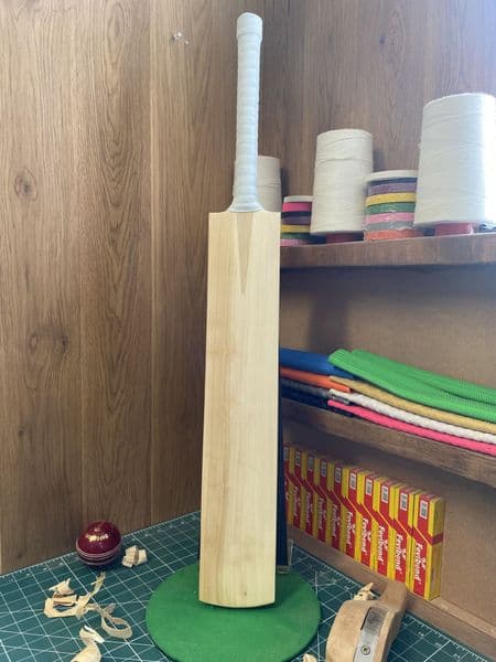 72% Off RRP! Grade 2 - SH -Sub Grade - Mid-Middle 2lb 9oz Bat#1369 - Save £235.00!