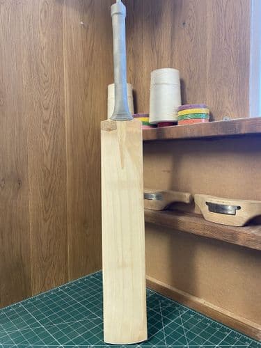 OVER 30% Off RRP! Grade 4- junior size 6 -Sub Grade - Mid-Middle 2lb 2oz Bat#1929 - Save £30.00!