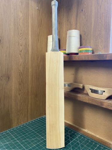OVER 35% Off RRP! Grade 3 - junior size 6 -Sub Grade - Mid-Middle 2lb 3oz Bat#1932 - Save £45.00!