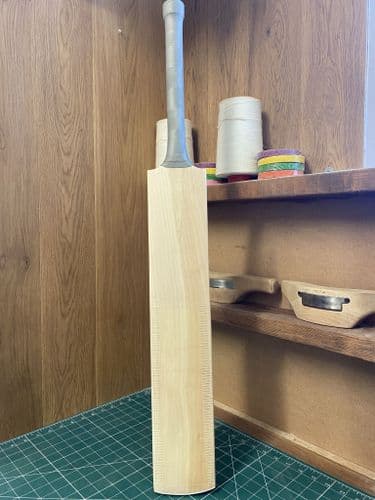 OVER 50% Off RRP! Grade 2- junior size 6 -Sub Grade - Mid-Middle 2lb 2oz Bat#1865 - Save £85.00!