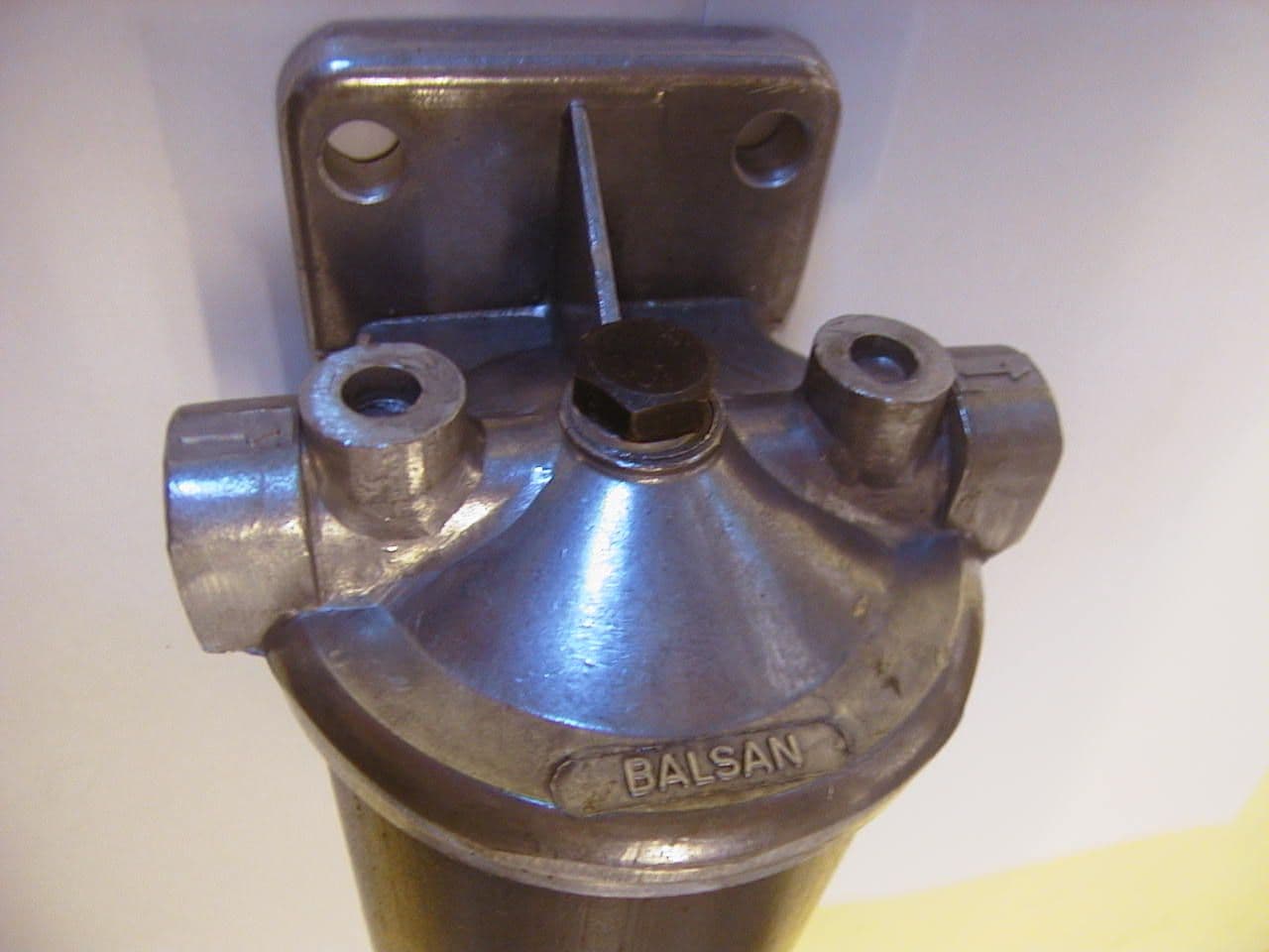 massey-ferguson-35-fuel-filter-housing