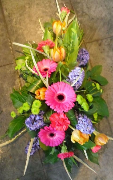 Vibrant Single-Ended Spray