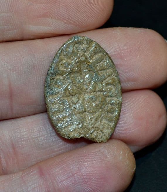 A good Medieval lead Vesica seal, Buckinghamshire.