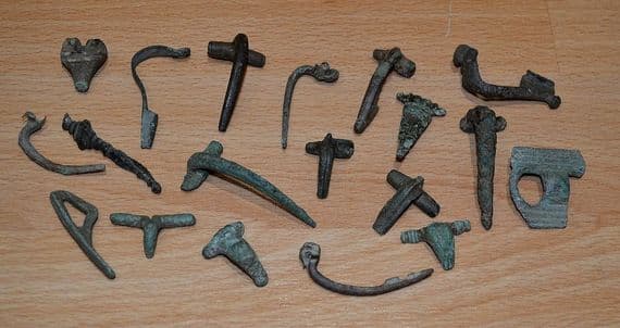 A great value study / retail lot of 19 x assorted lower grade Celtic/Roman bronze brooches SOLD