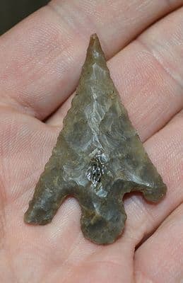 A huge, excellent and finely worked Early Bronze age Barbed & Tanged flint arrowhead from Wessex (AH09)