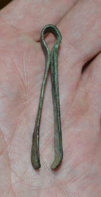 A large & pleasant pair of Roman bronze cosmetic tweezers, Oxfordshire. SOLD