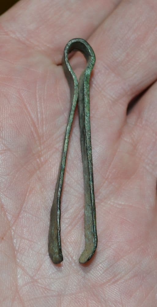 A large & pleasant pair of Roman bronze cosmetic tweezers, Oxfordshire. SOLD