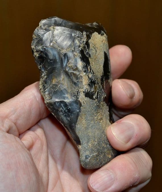 A large, scarce and early Lower Paleolithic flint 