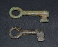 A nice pair of assorted Medieval bronze casket keys, Yorkshire. SOLD