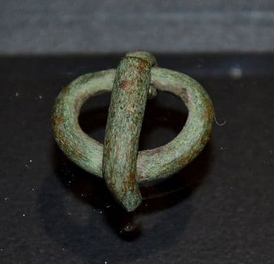 A pleasant Early Anglo Saxon bronze buckle with pin, Oxfordshire.