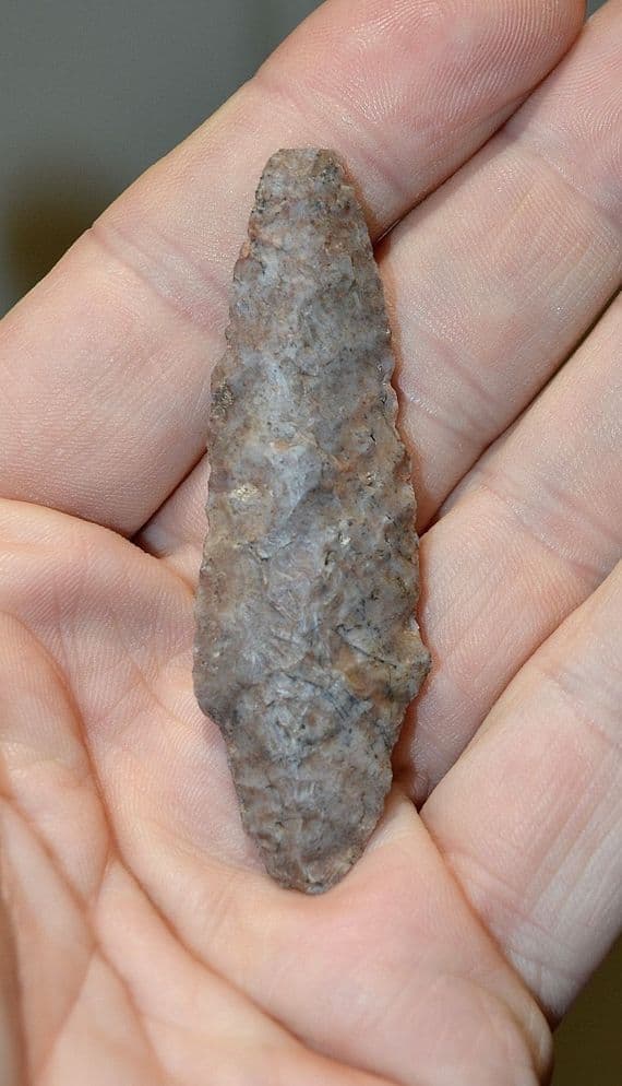 A pleasant Neolithic / Pre-Dynastic Egyptian flint / chert, tanged, arrow / spear point (EG1)  SOLD
