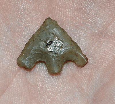 A small but very nicely worked Early Bronze age Barbed & Tanged flint arrowhead from Wessex (AH19) SOLD