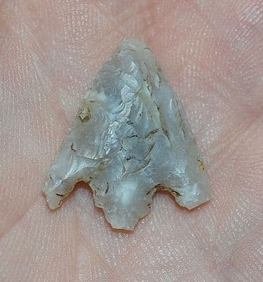 A very nice Early Bronze age Barbed & Tanged flint arrowhead from Rudston, East Yorkshire (AH24).