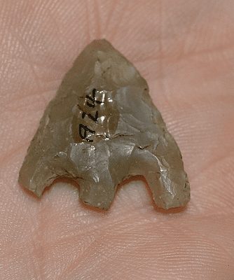 A very nice Early Bronze age Barbed & Tanged flint arrowhead from Wessex (AH18). SOLD