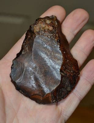 An attractive Upper Paleolithic / Predynastic Egyptian flint knife / scraper from Thebes. SOLD