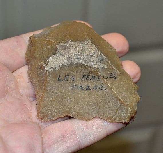 An excellent Paleolithic Mousterian (Neanderthal) 