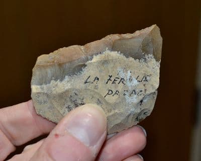 An excellent Paleolithic (Neanderthal) 