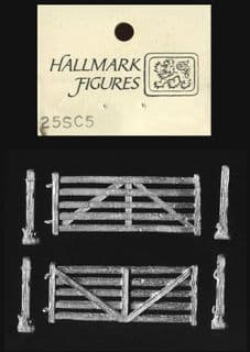 Hallmark 25mm Scenics 25SC05 Wooden Gate with separate wooden posts (x 2)