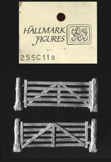 Hallmark 25mm Scenics 25SC11a Wooden Gate with Fixed Stone Posts (x 2)