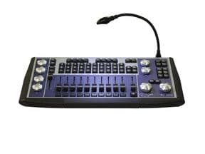 Consola de iluminación CHAMSYS MAGICQ PC WING COMPACT64 universos. Editor. Puerto USB