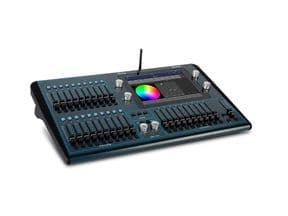 Consola de Iluminación CHAMSYS QuickQ 20 . universos. 2 DMX Outputs 5-Pin XLR. ArtNet/sACN/Pathport