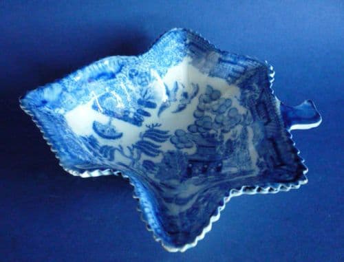 (Sold) Finely Modelled Staffordshire Pearlware 'Willow' Pattern Leaf Shaped Pickle Dish c1820