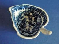 Rare Caughley 'Fisherman' Pattern Small Butter Boat c1780