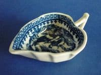 Rare Caughley 'Fisherman' Pattern Small Butter Boat c1780