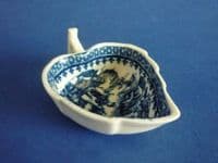 Rare Caughley 'Fisherman' Pattern Small Butter Boat c1780