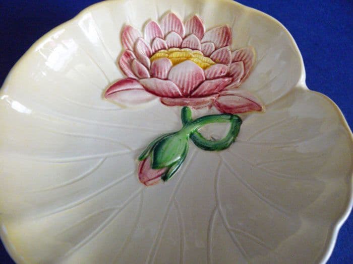 Small Carlton Ware Dish Yellow with Pink Water Lily c1939