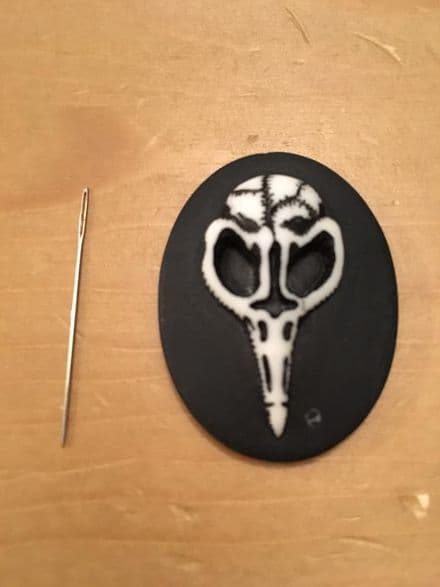 Bird Skull Cameo Needle Minder